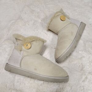 Ugg Australia Sand stone Mini Bailey Button Ugg Boot Size 8